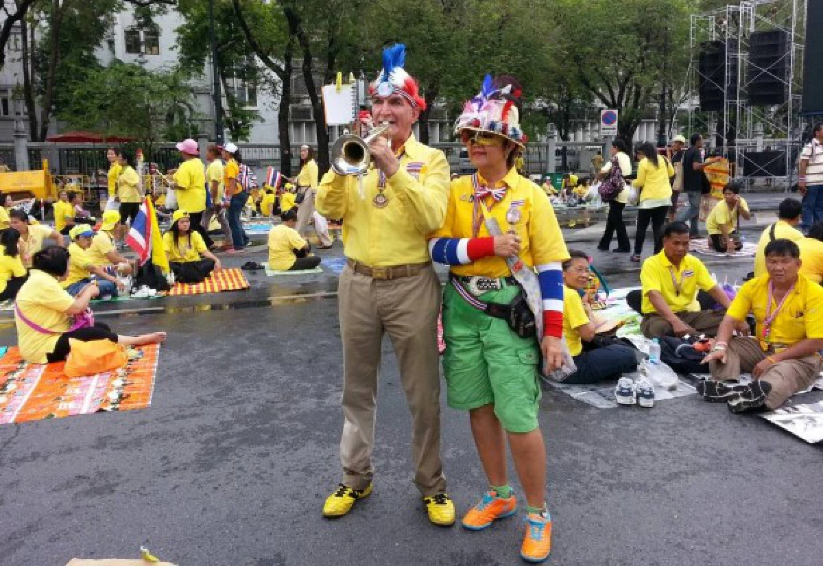 เสื้อเหลืองพรึ่บ!ร่วมกปปส.ถวายพระพร-ตั้งสัตยาธิษฐาน