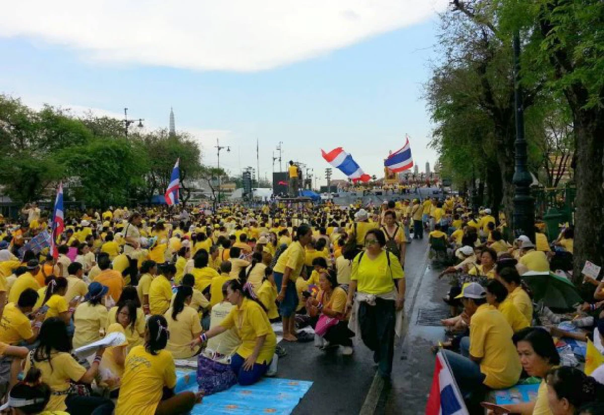 เสื้อเหลืองพรึ่บ!ร่วมกปปส.ถวายพระพร-ตั้งสัตยาธิษฐาน