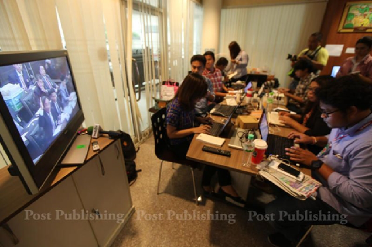 Yingluck out, partial cabinet removal