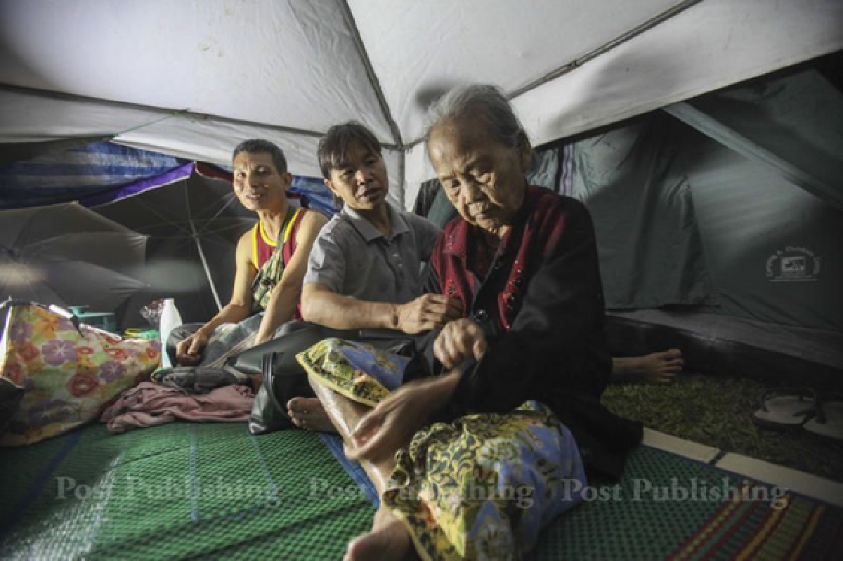 Quake fears remain as residents cope with heavy damage