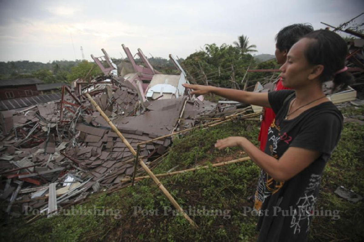 Quake fears remain as residents cope with heavy damage