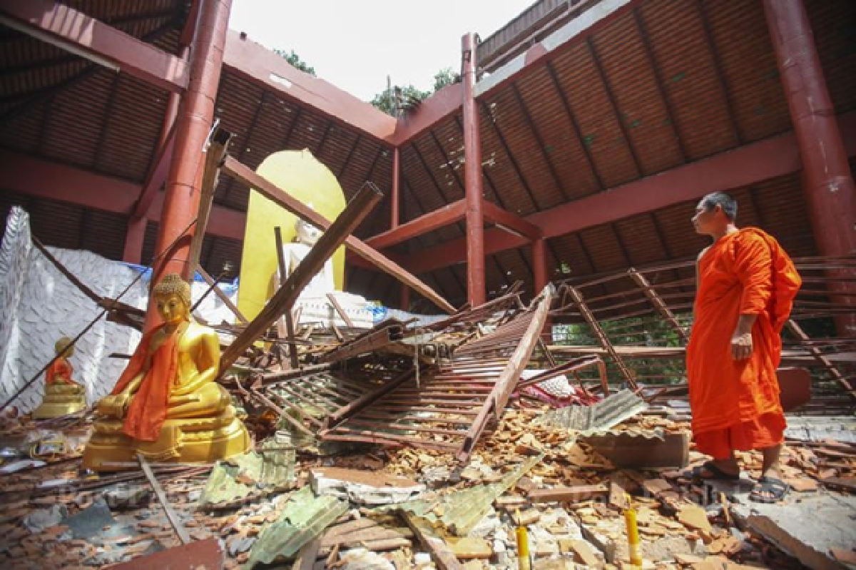 Quake fears remain as residents cope with heavy damage