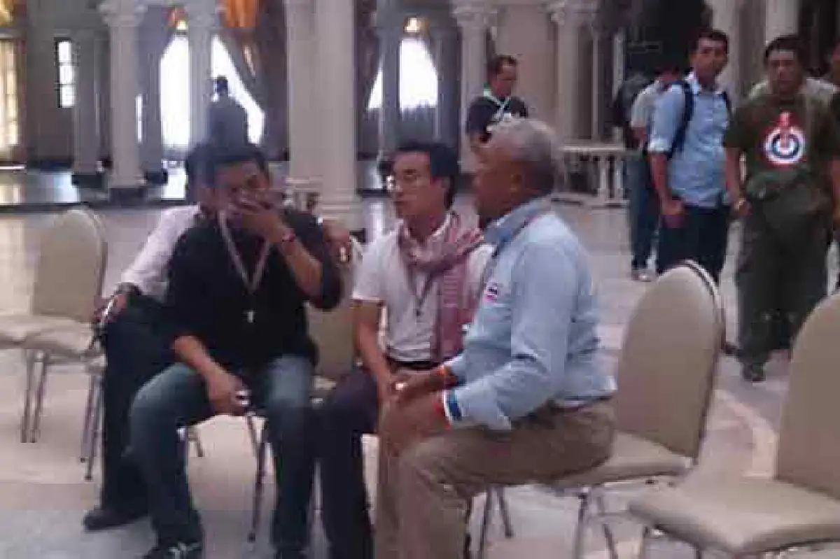 สุเทพเข้าทำเนียบฯใช้เป็นสถานที่แถลงข่าว