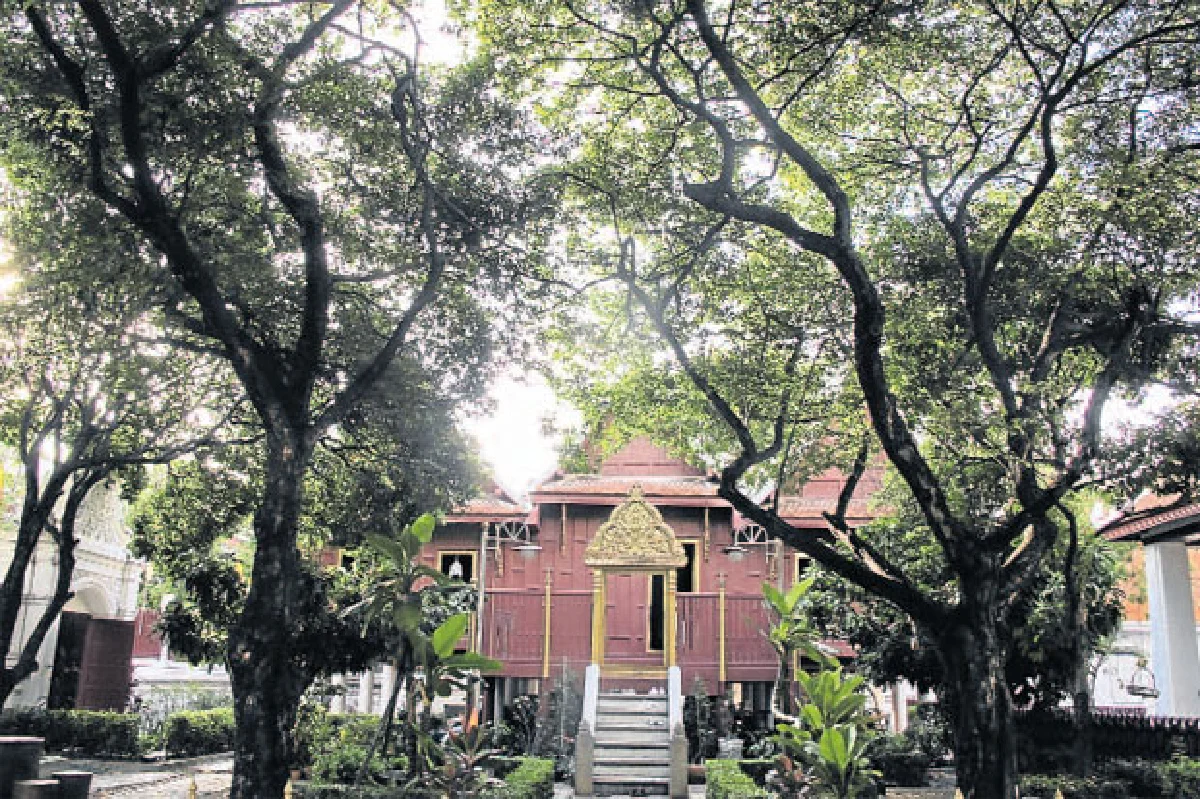 พรุ่งนี้วันพระ ล่องเรือ 9 วัด สบาย สุขใจ ได้บุญ