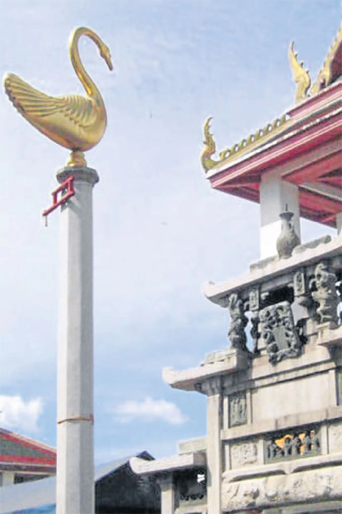 พรุ่งนี้วันพระ ล่องเรือ 9 วัด สบาย สุขใจ ได้บุญ