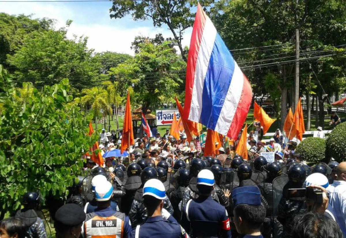 กกต.-ถกรัฐล่ม!หลังม็อบบุก"นิวัฒน์ธำรง"เผ่น