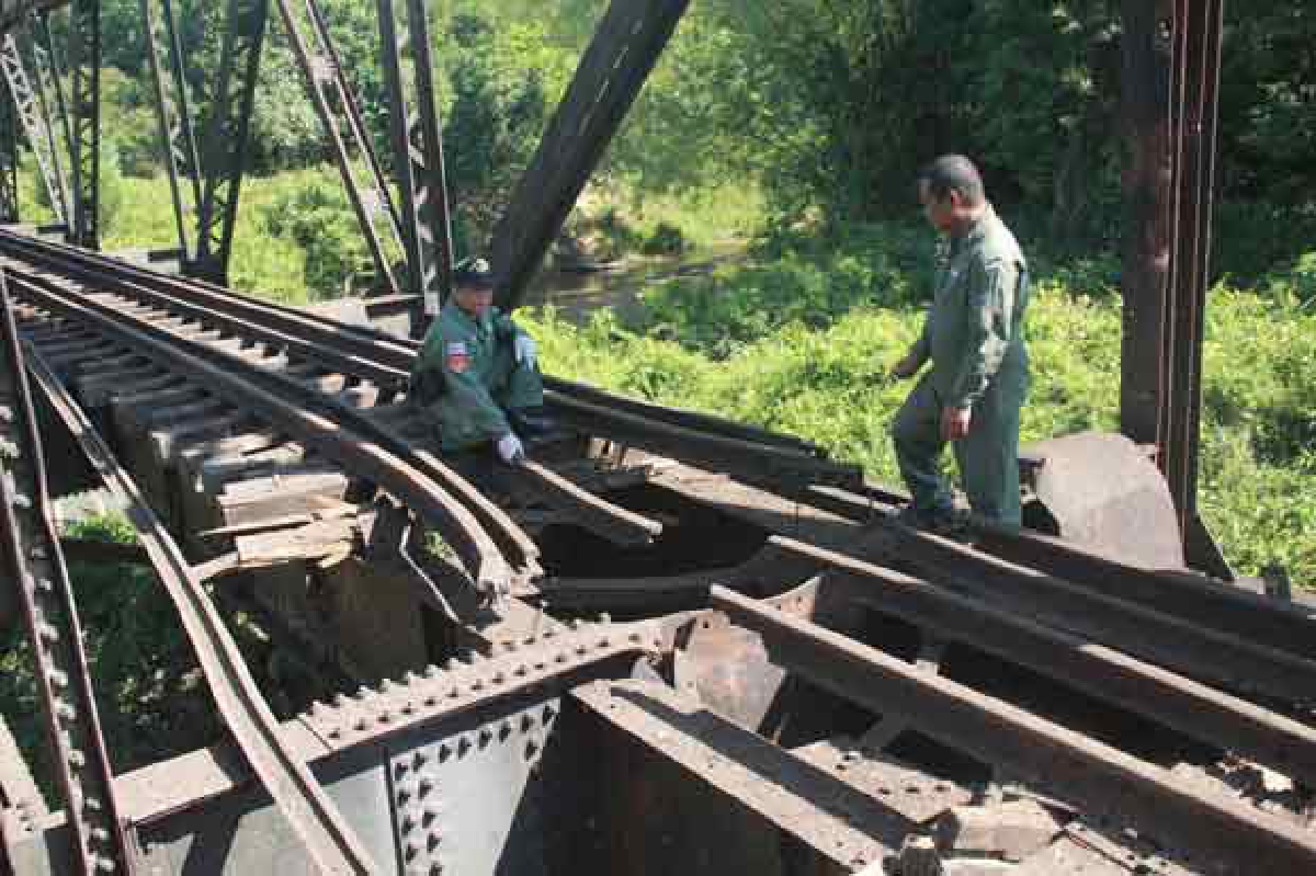 รฟท.เร่งซ่อมสะพานรถไฟคาดเปิดวิ่ง1มิ.ย. รฟท.เร่งซ่อมสะพานรถไฟคาดเปิดวิ่ง1มิ.ย.