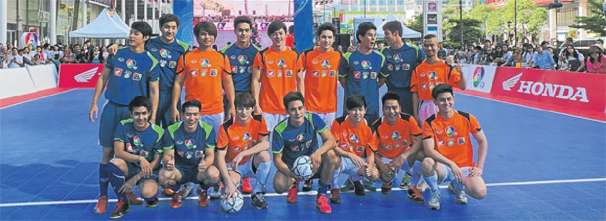 สตรีทซอกเกอร์ นอกชั่วโมงงานคนดัง