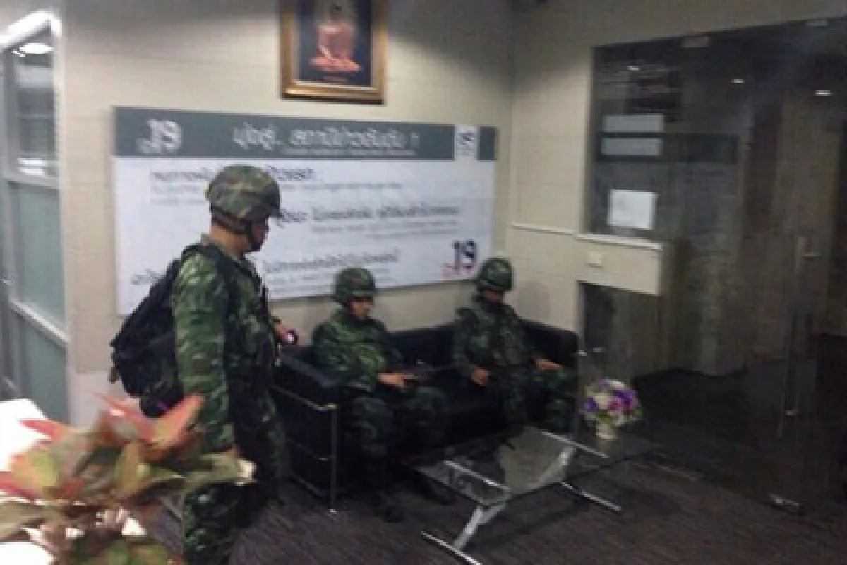 ทหารพรึ่บ!คุมสื่อ-เริ่มตั้งด่านหลายจุด