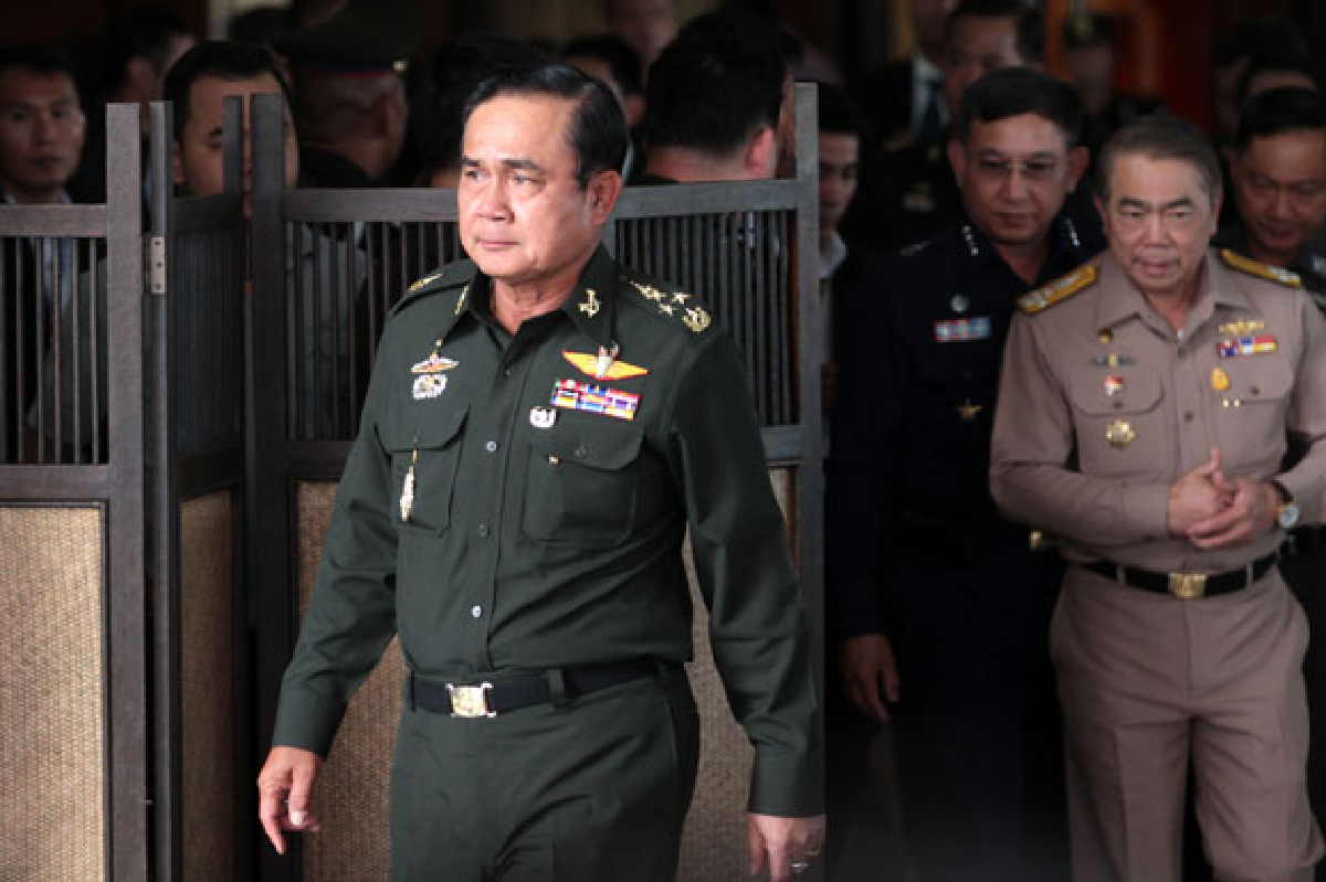 ผบ.ทบ.นัดคู่ขัดแย้งหารือ 13.30 น. ผบ.ทบ.นัดคู่ขัดแย้งหารือ 13.30 น.
