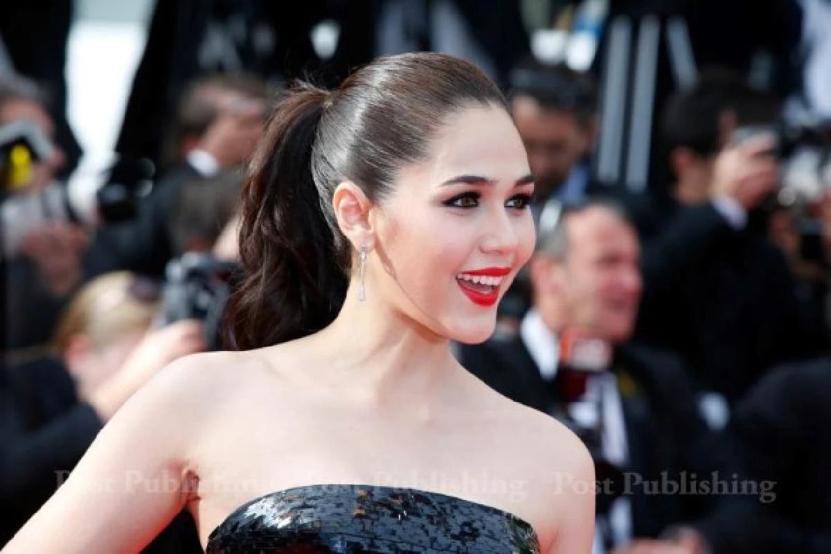 "ชมพู่" สุดเจ๋ง!ซิวแต่งกายดีที่สุดพรมแดงเมืองคานส์