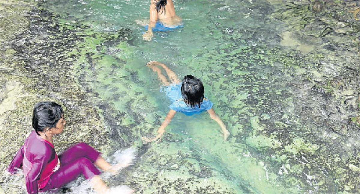 สามมรกต : คลอง สระ ถ้ำ