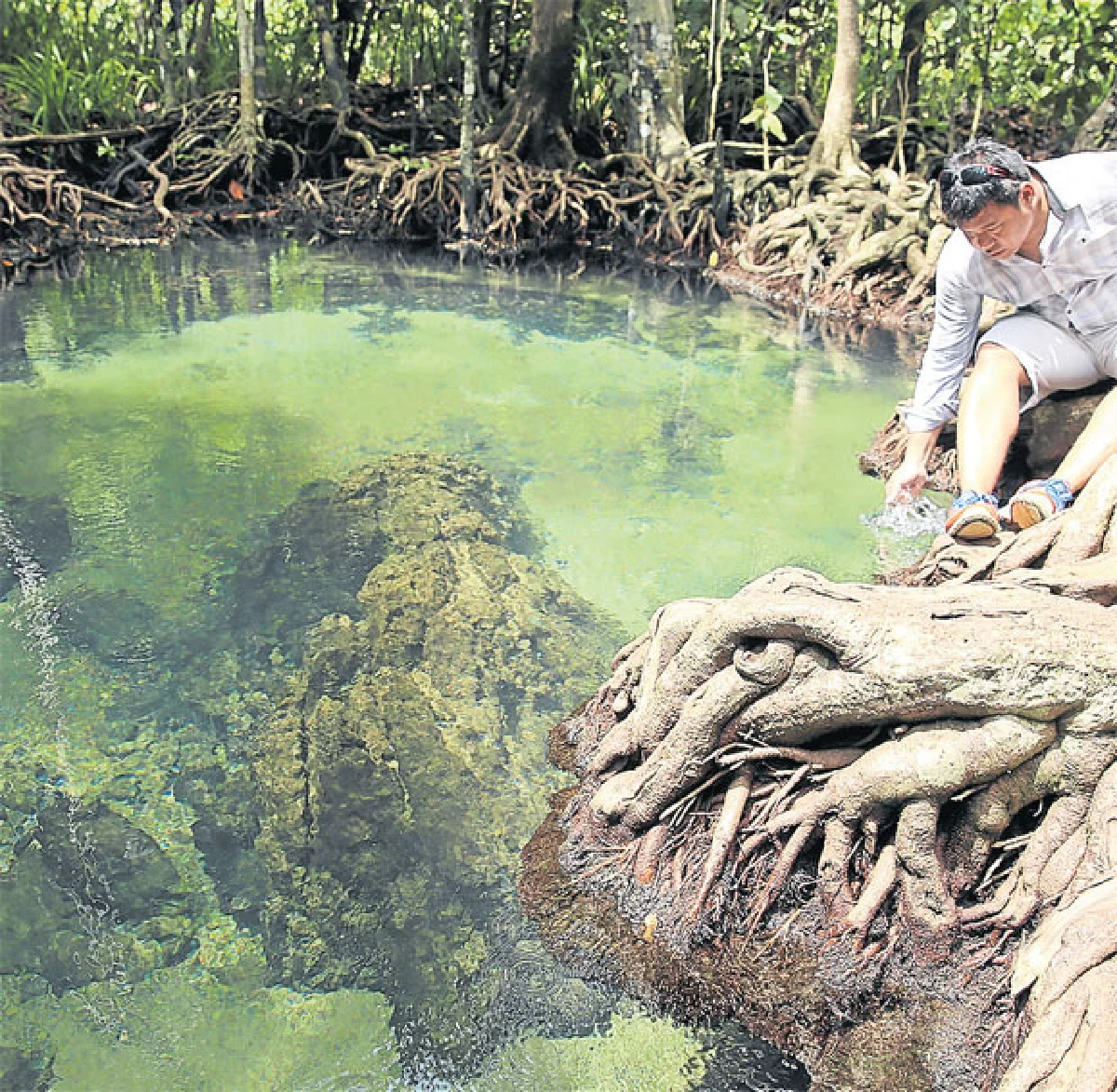 สามมรกต : คลอง สระ ถ้ำ