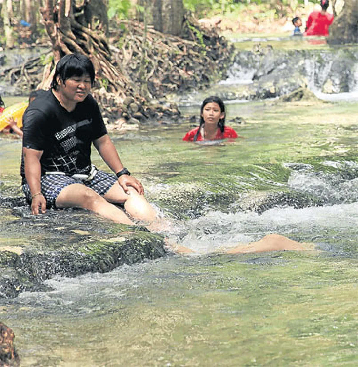 สามมรกต : คลอง สระ ถ้ำ