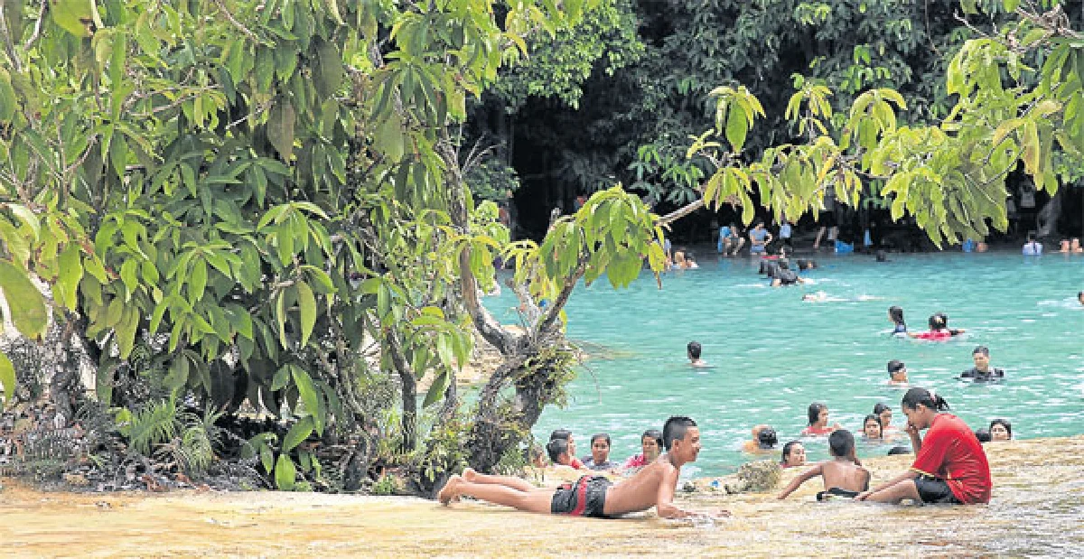 สามมรกต : คลอง สระ ถ้ำ