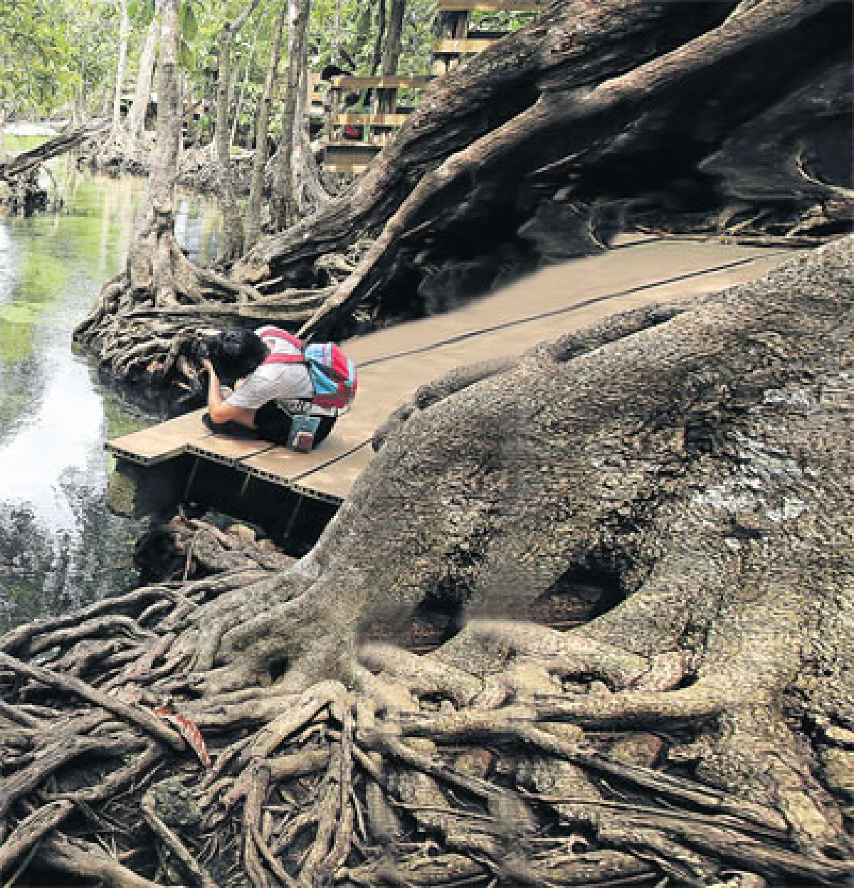 สามมรกต : คลอง สระ ถ้ำ