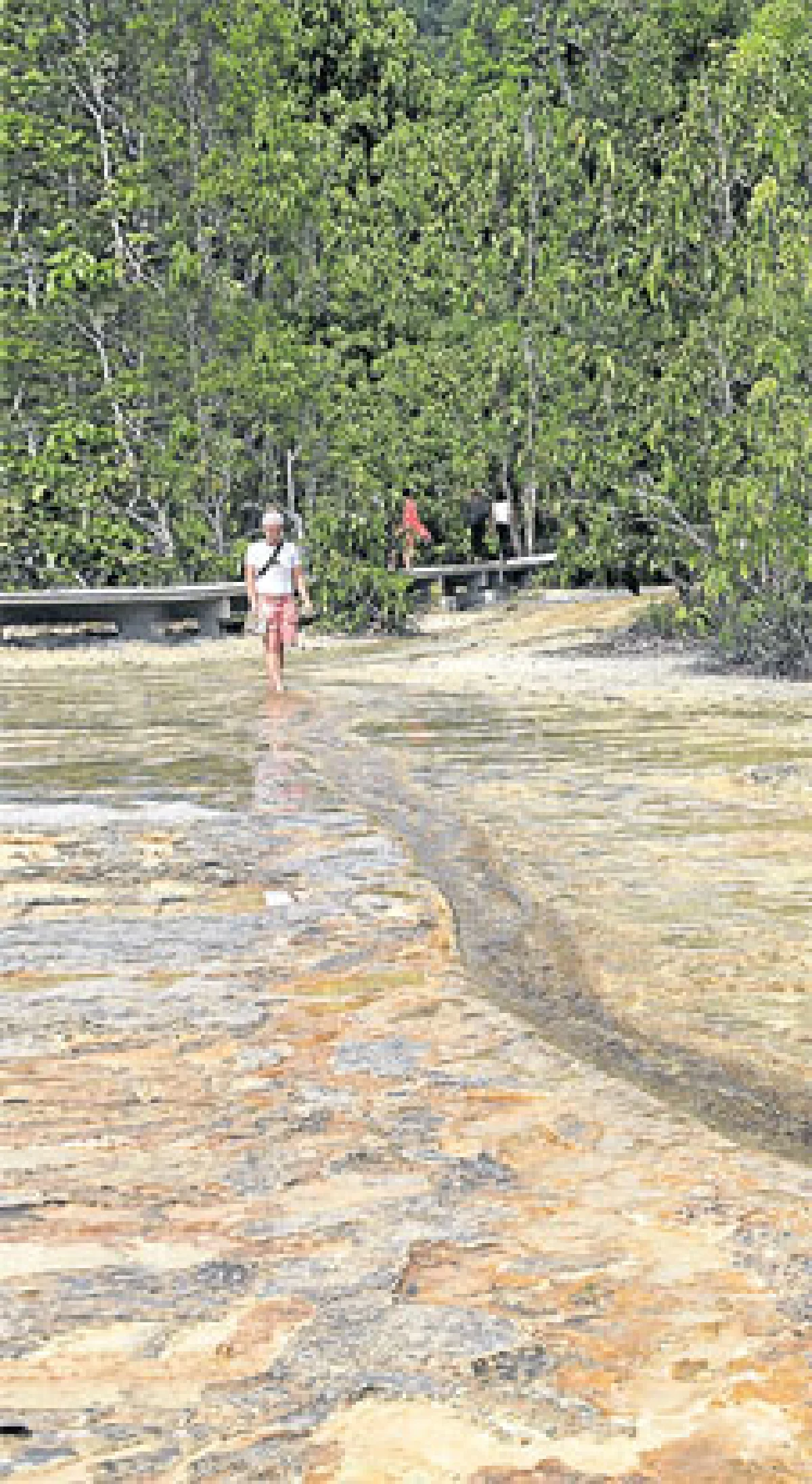 สามมรกต : คลอง สระ ถ้ำ