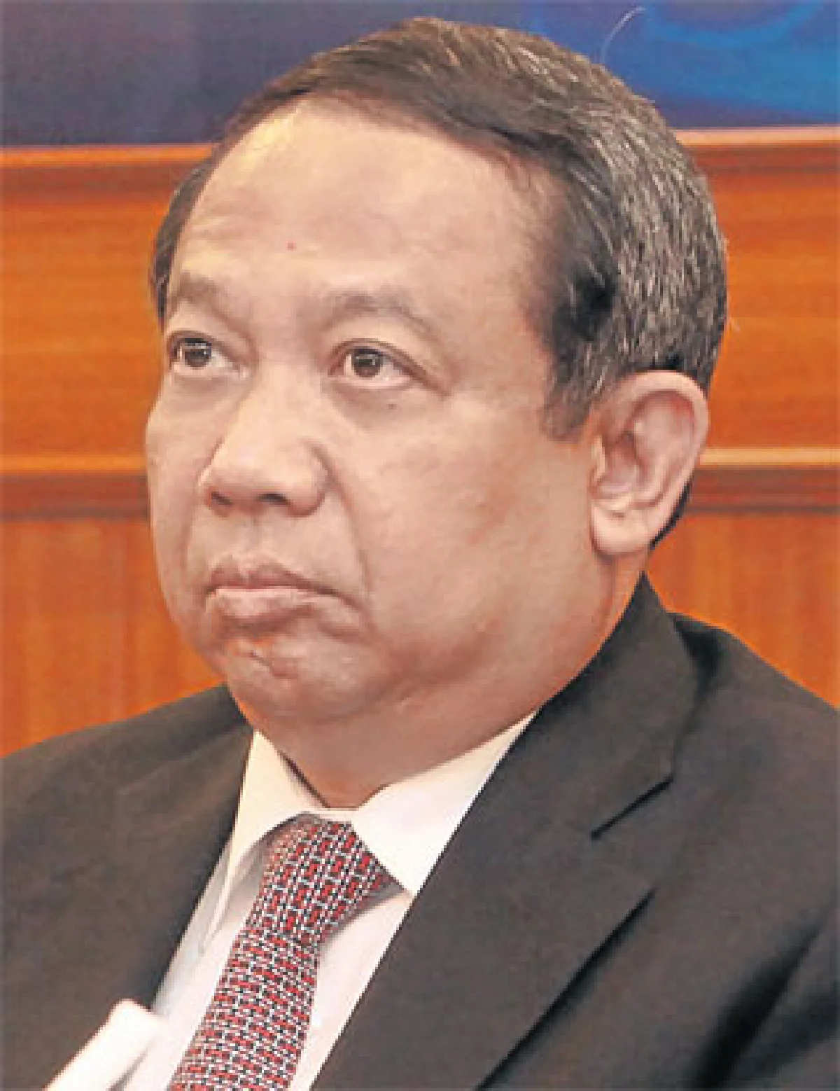 ล้างบิ๊กข้าราชการ เด้งผบ.-ตร.-นิพัทธ์-ธาริต-ทวี/ยุบวุฒิสภา