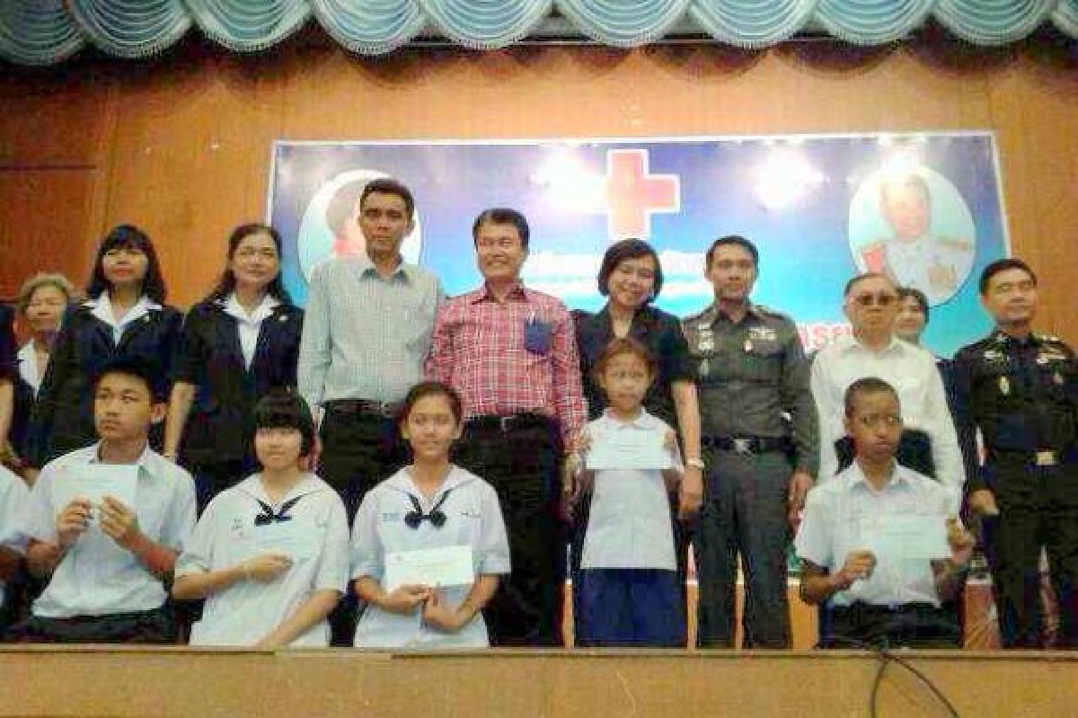 ผู้ว่าฯสระบุรีแจกทุนช่วยเหลือนร.ยากจน ผู้ว่าฯสระบุรีแจกทุนช่วยเหลือนร.ยากจน