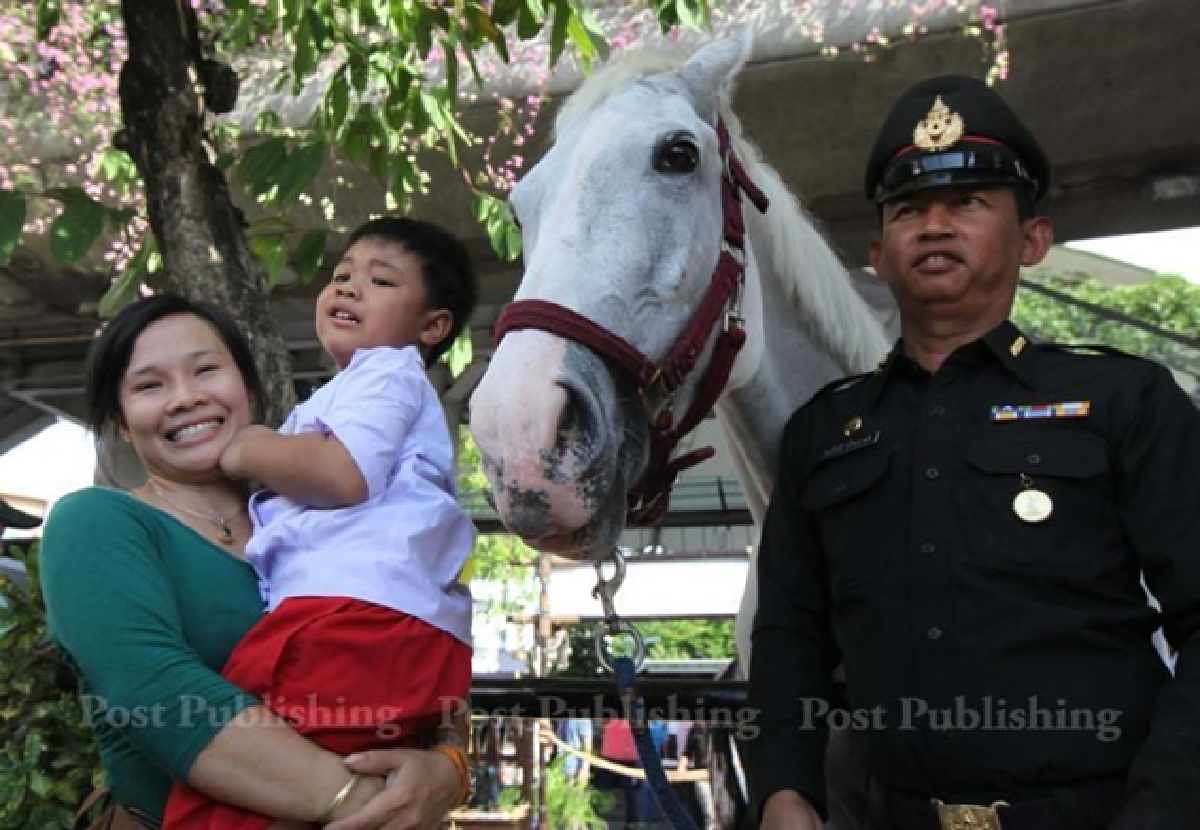 'Happiness' at Victory Monument