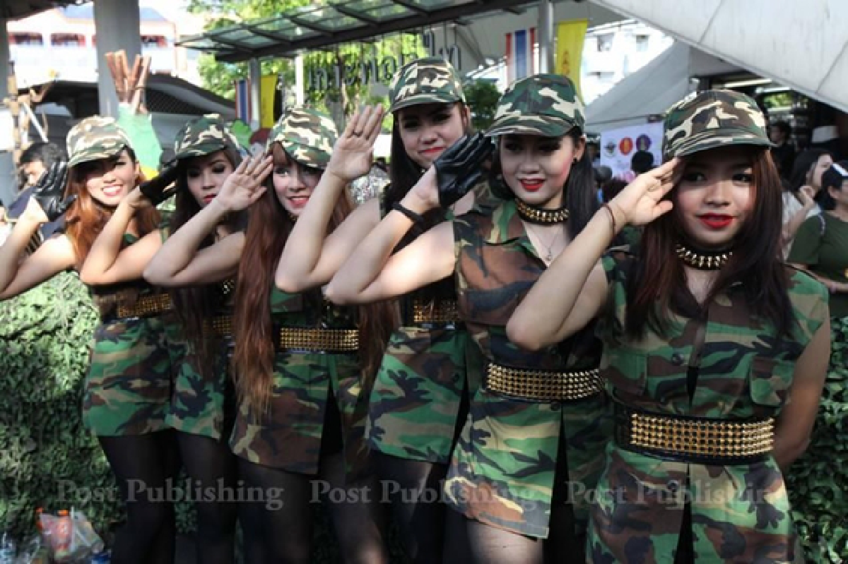 'Happiness' at Victory Monument