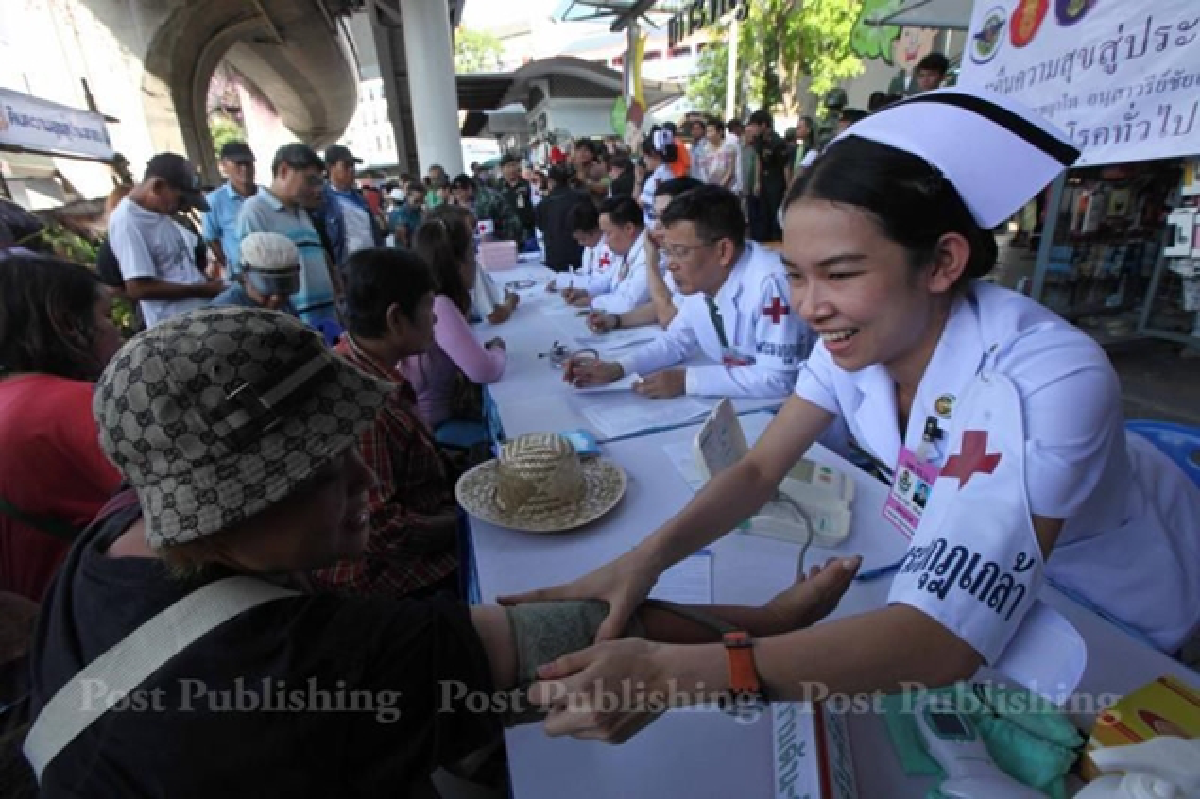 'Happiness' at Victory Monument