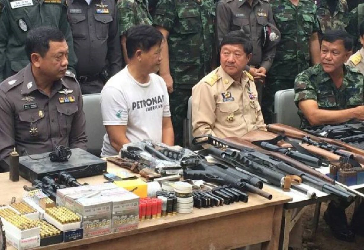 ค้นบ้านอดีตผญบ.ฉะเชิงเทราพบอาวุธอื้อ