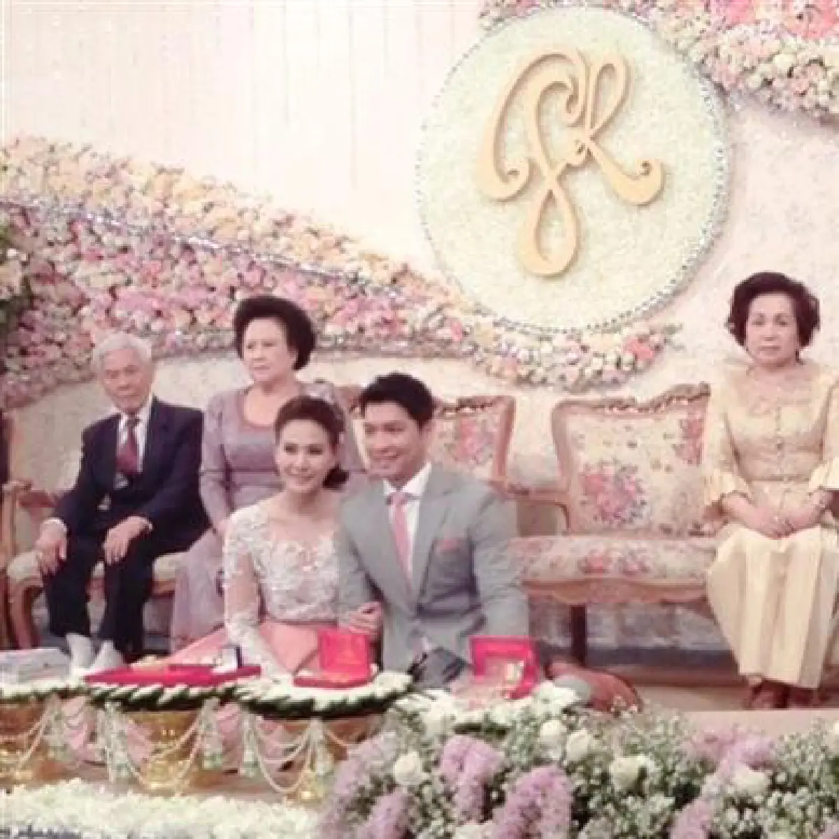 'ซี-เอมี่ี'จูงมือเข้าพิธีวิวาห์สุดชื่นมื่น