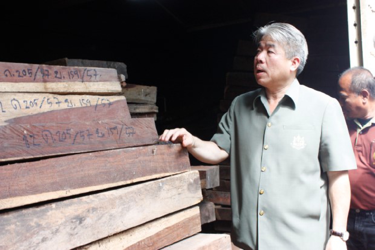ทับลานรื้อถอนบ้านผางามรีสอร์ท ทับลานรื้อถอนบ้านผางามรีสอร์ท