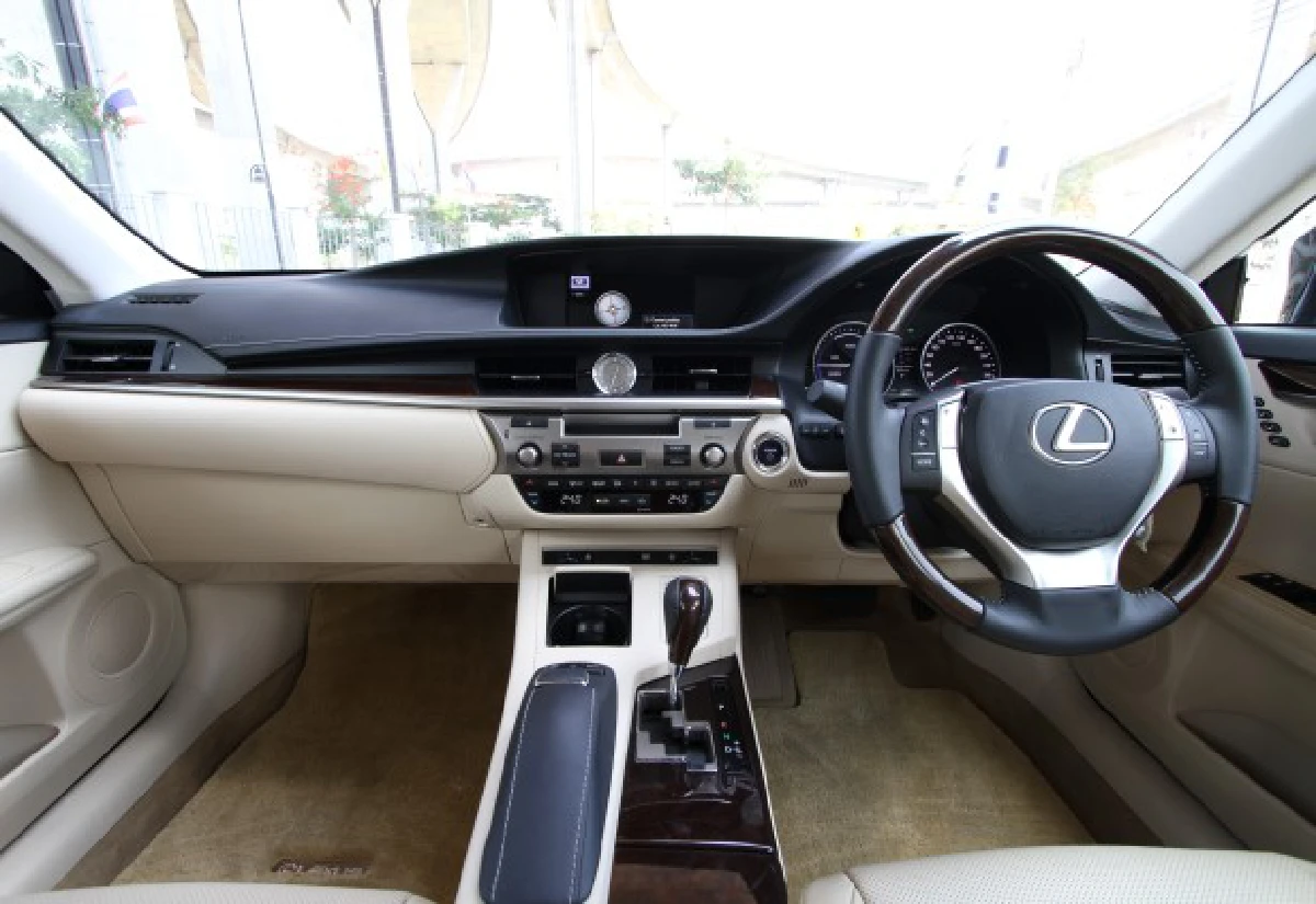 Lexus ES300hกลับมาเพื่อหาตัวตน