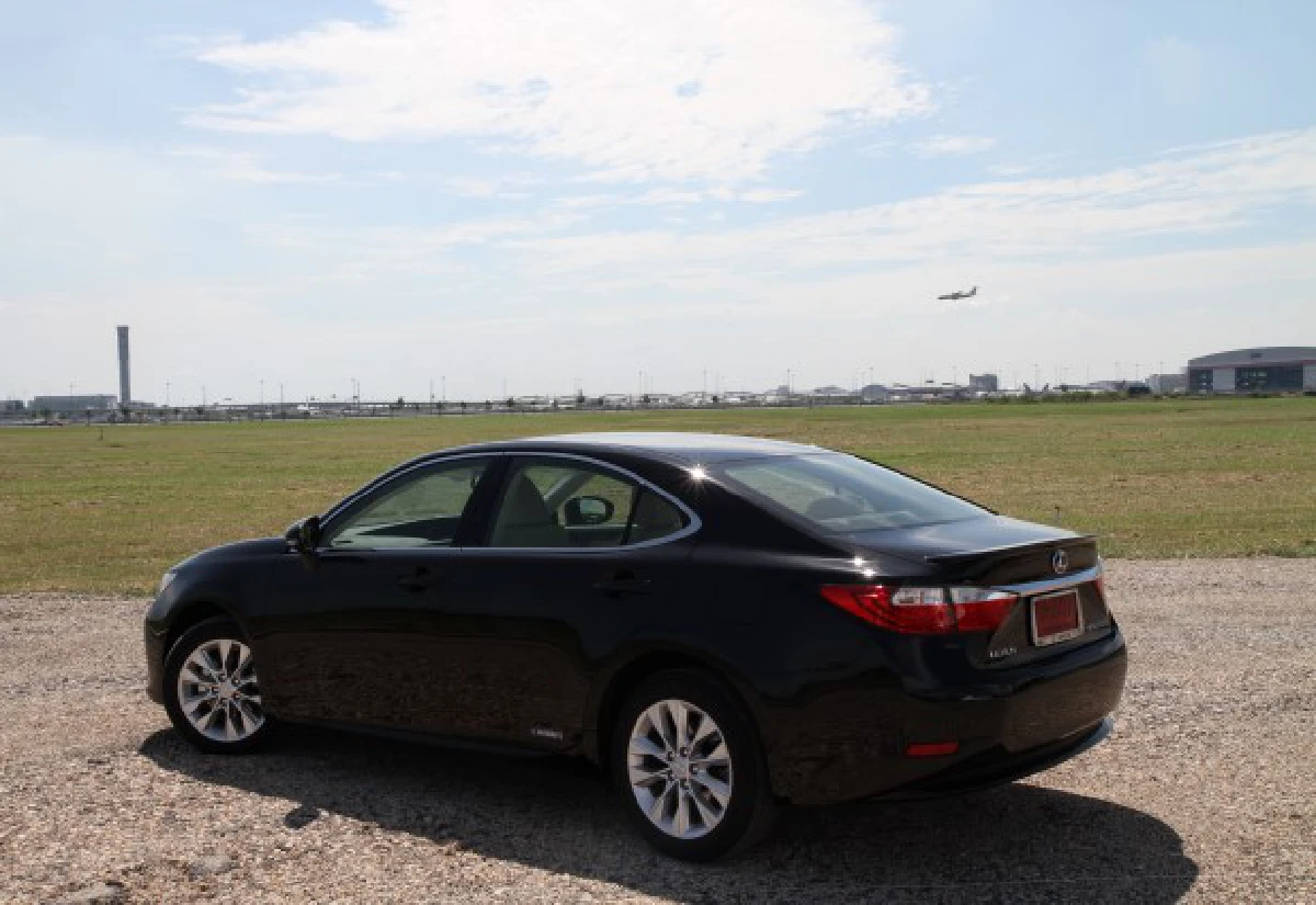Lexus ES300hกลับมาเพื่อหาตัวตน
