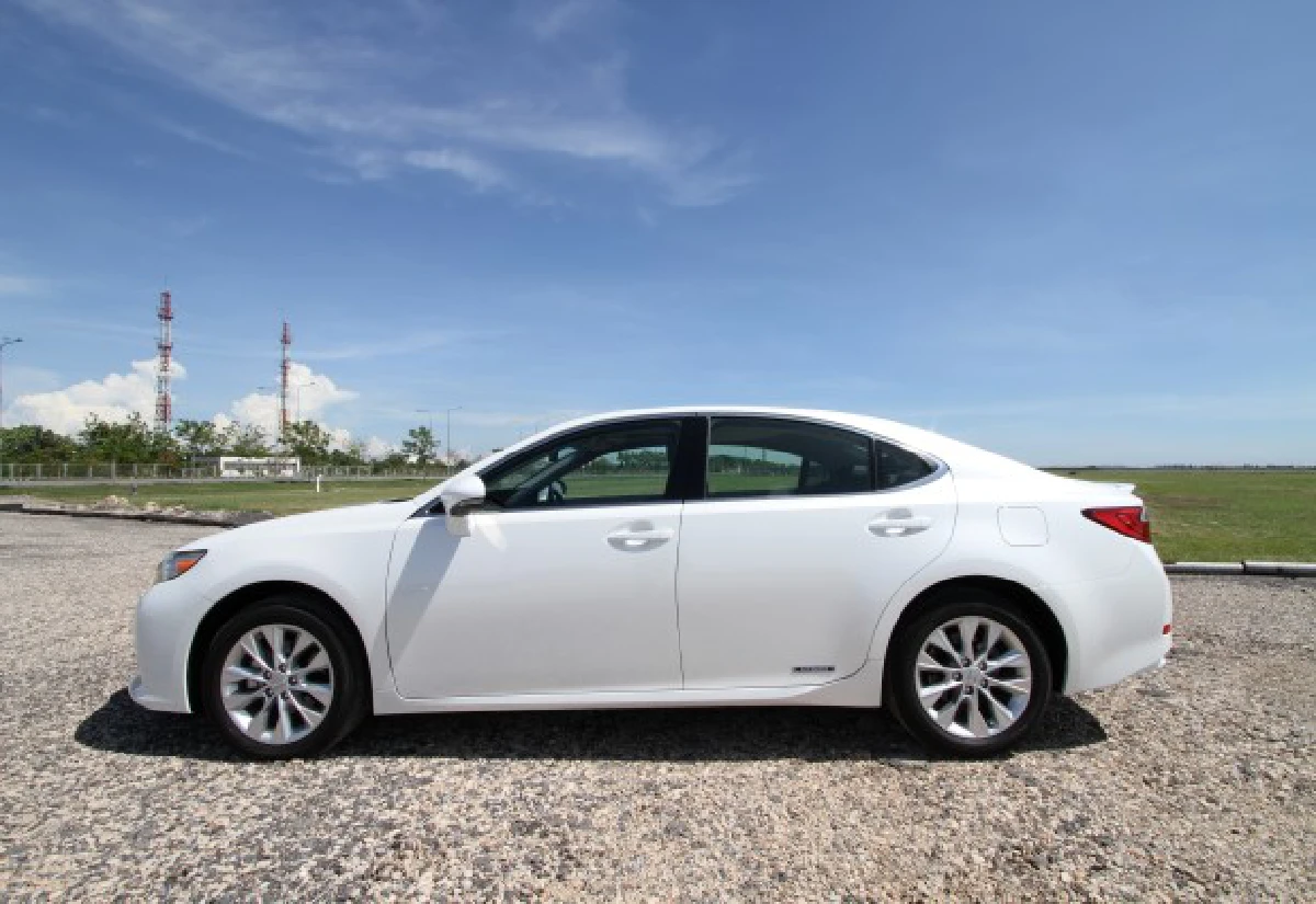Lexus ES300hกลับมาเพื่อหาตัวตน