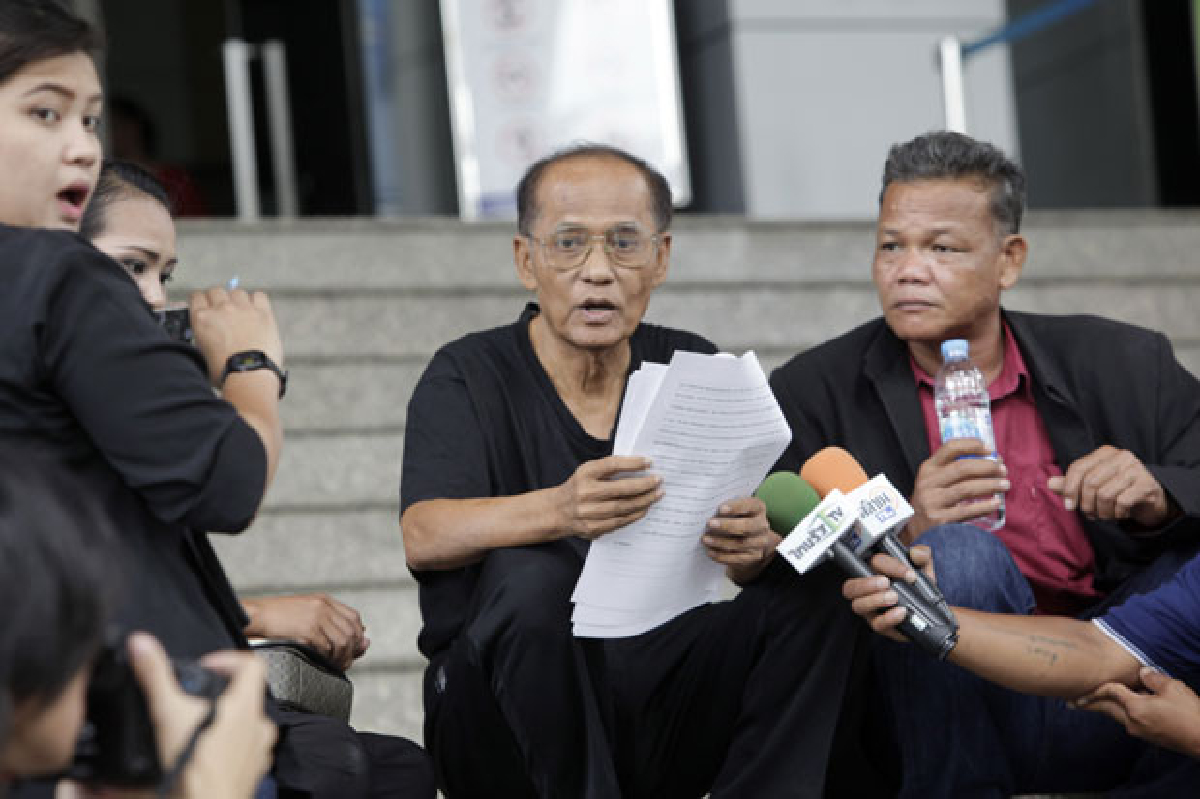 "ฉลาด"ฟ้อง"ประยุทธ์"-คณะคสช.ข้อหากบฏ-หมิ่นสถาบัน "ฉลาด"ฟ้อง"ประยุทธ์"-คณะคสช.ข้อหากบฏ-หมิ่นสถาบัน