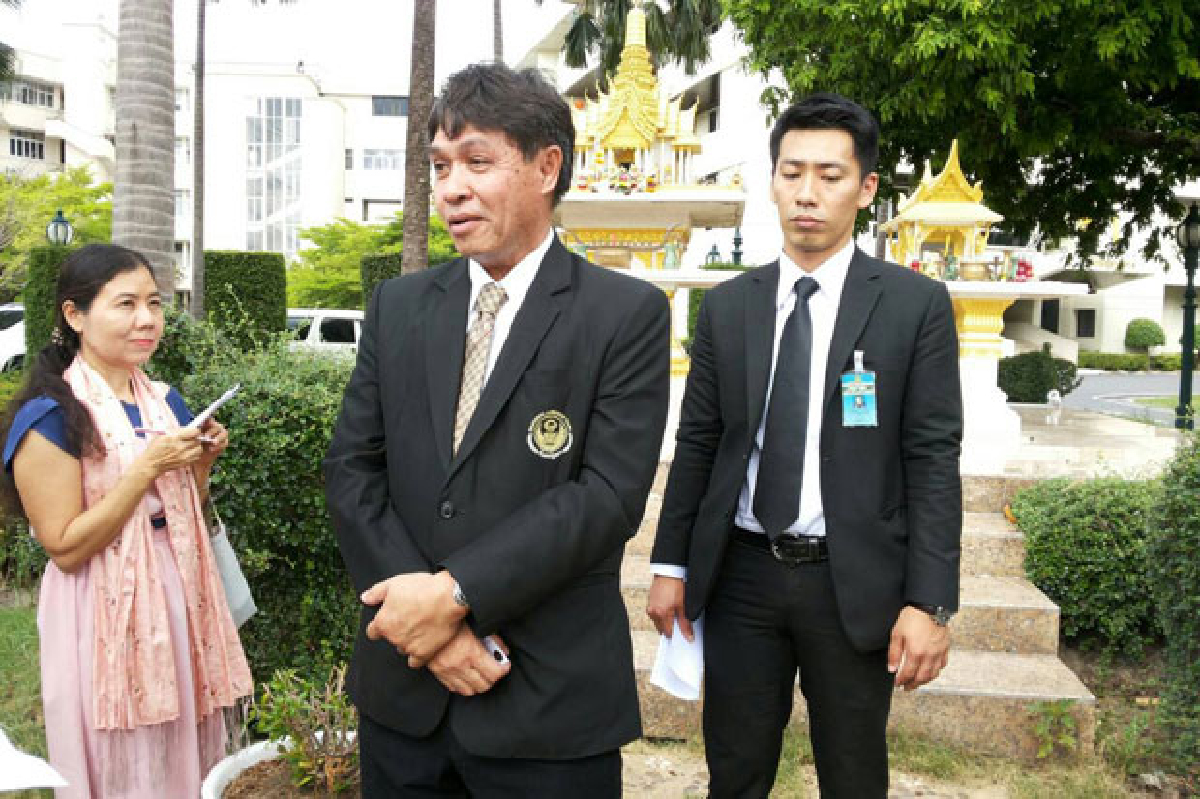 “สุวิจักขณ์-สุรชัย”เข้าทำนียบพร้อมทำตามคสช. “สุวิจักขณ์-สุรชัย”เข้าทำนียบพร้อมทำตามคสช.