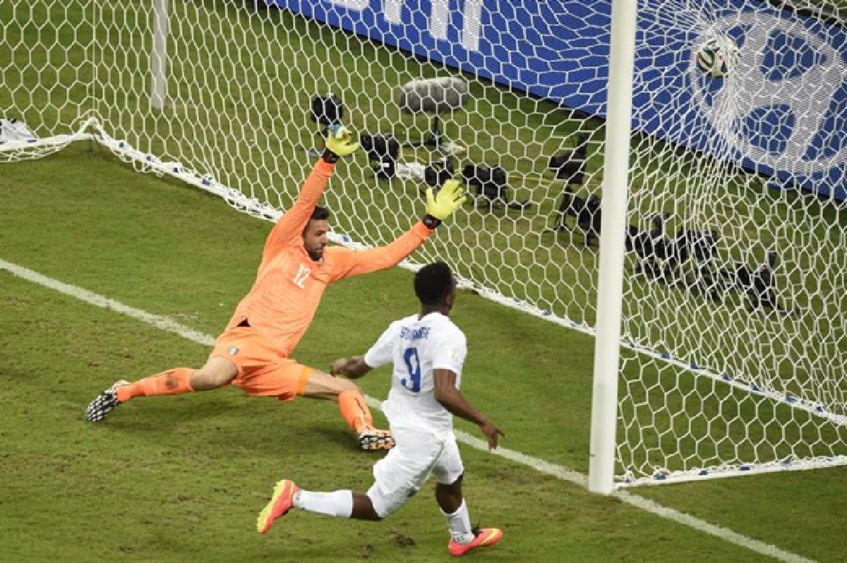 Italy 2, England 1 on Balotelli's winning goal