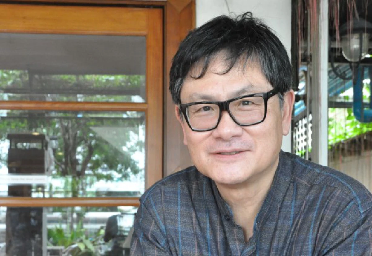 จากสองนคราสู่การเมืองลูกผสม