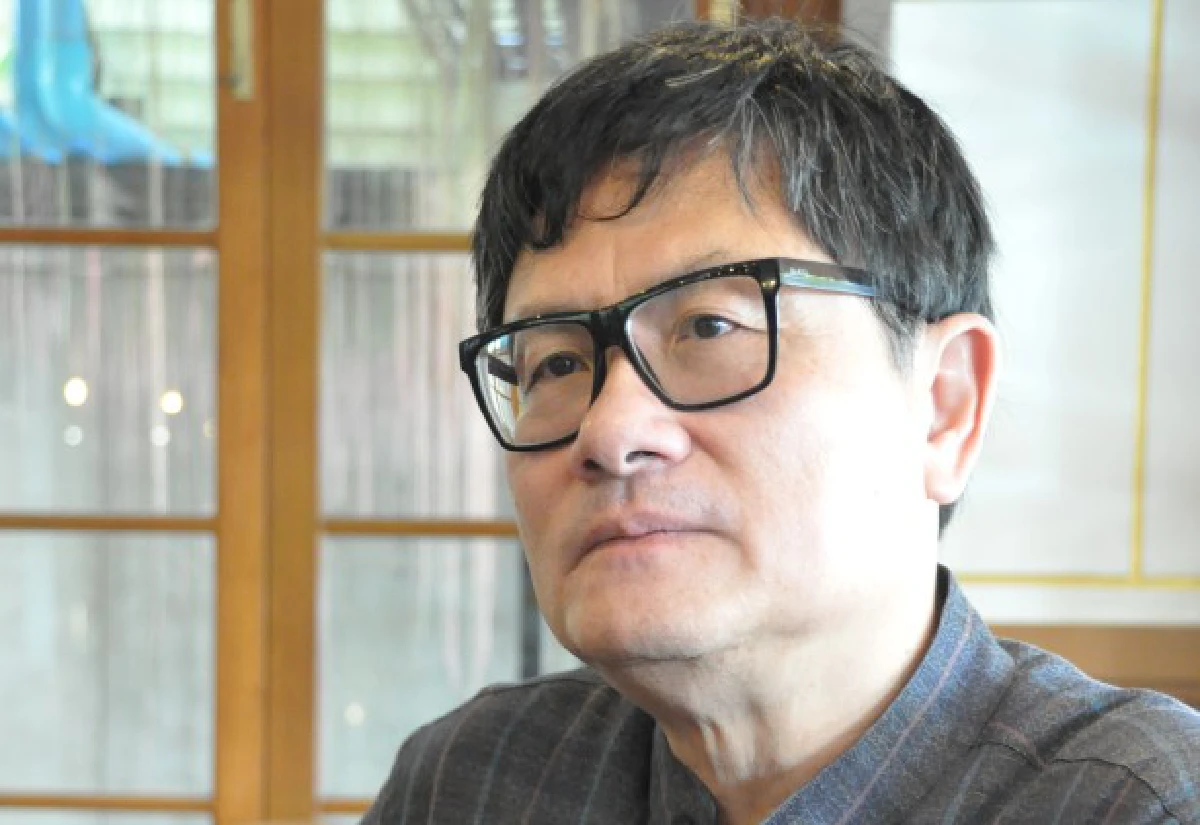 จากสองนคราสู่การเมืองลูกผสม