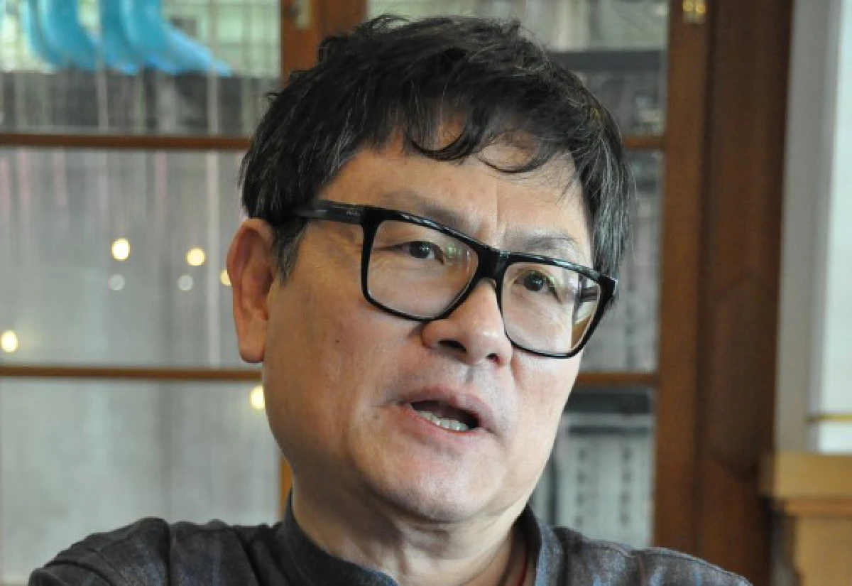 จากสองนคราสู่การเมืองลูกผสม