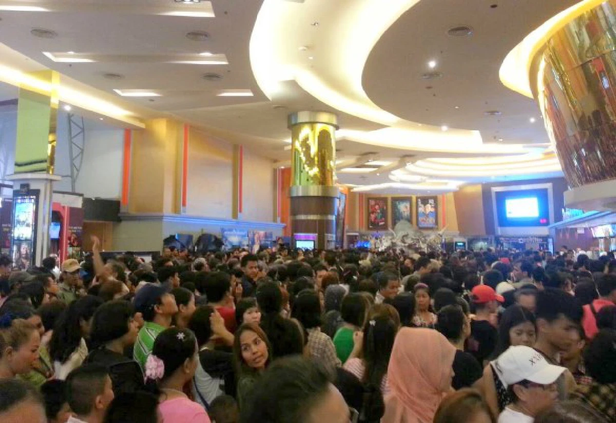 โรงหนังคนทะลักชมฟรีพระนเรศวร