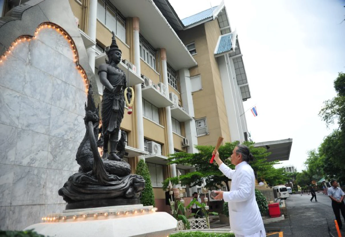 เกษตรฯทำพิธีถอดถอนพระพิรุณองค์เก่า