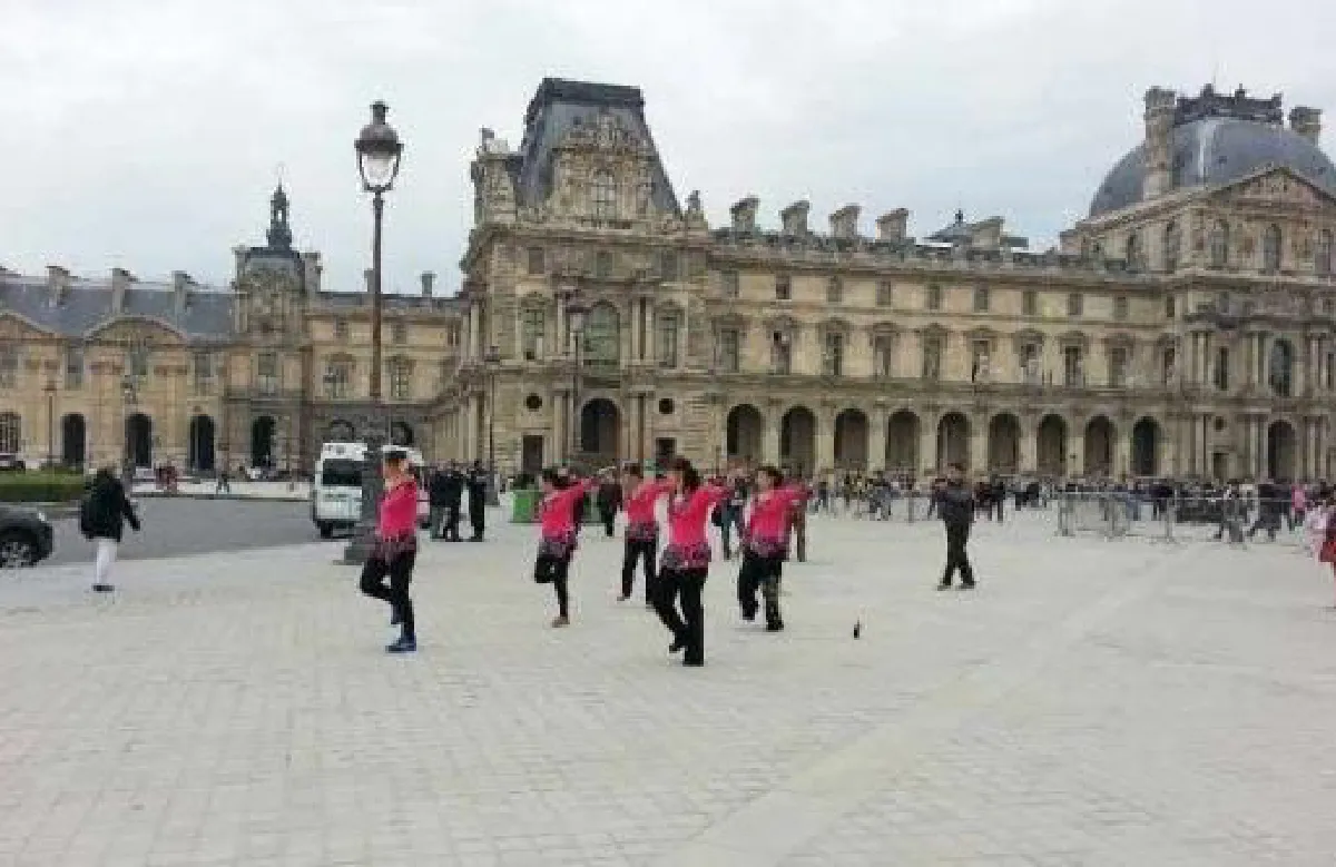 "มนุษย์ป้าจีน"แดนซ์ทุกที่ไม่แคร์ชาวโลก