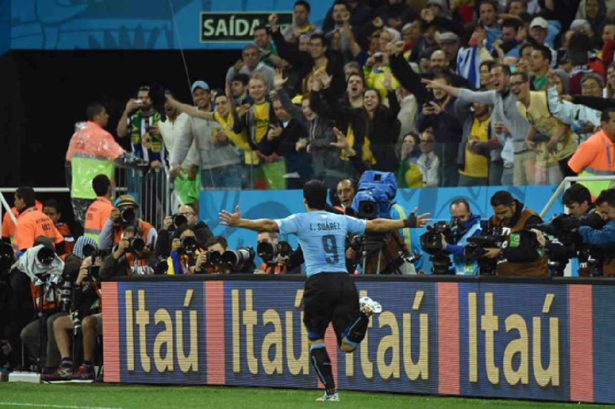 Suarez 2, Rooney 1 as England face early exit (updated)