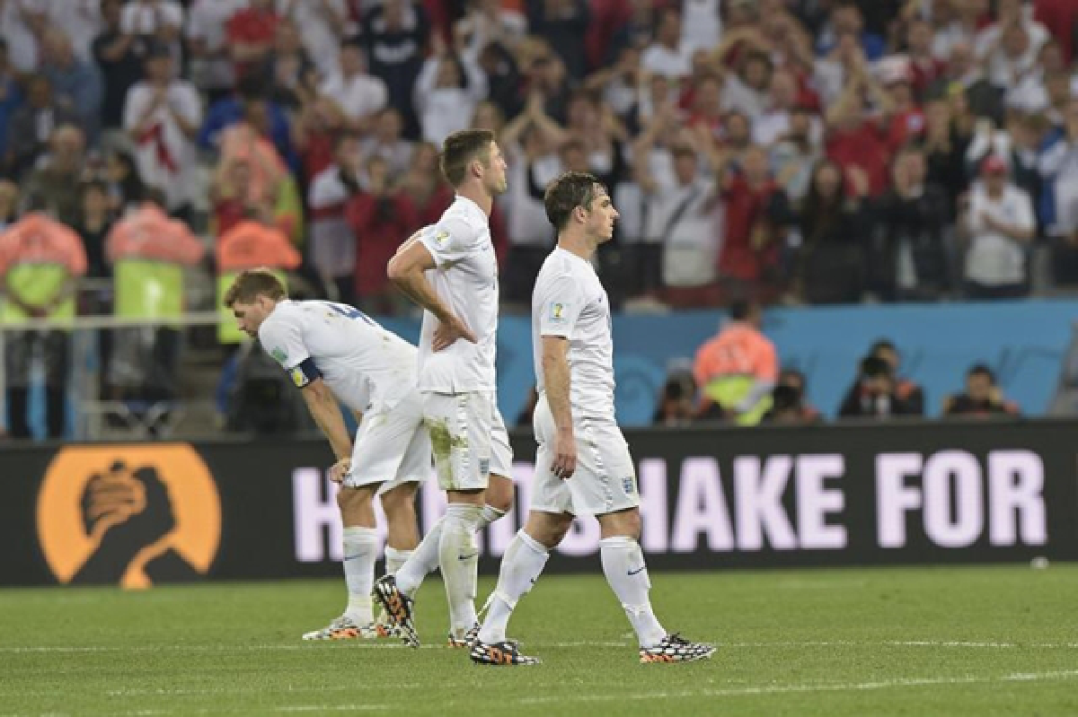 Suarez 2, Rooney 1 as England face early exit (updated)