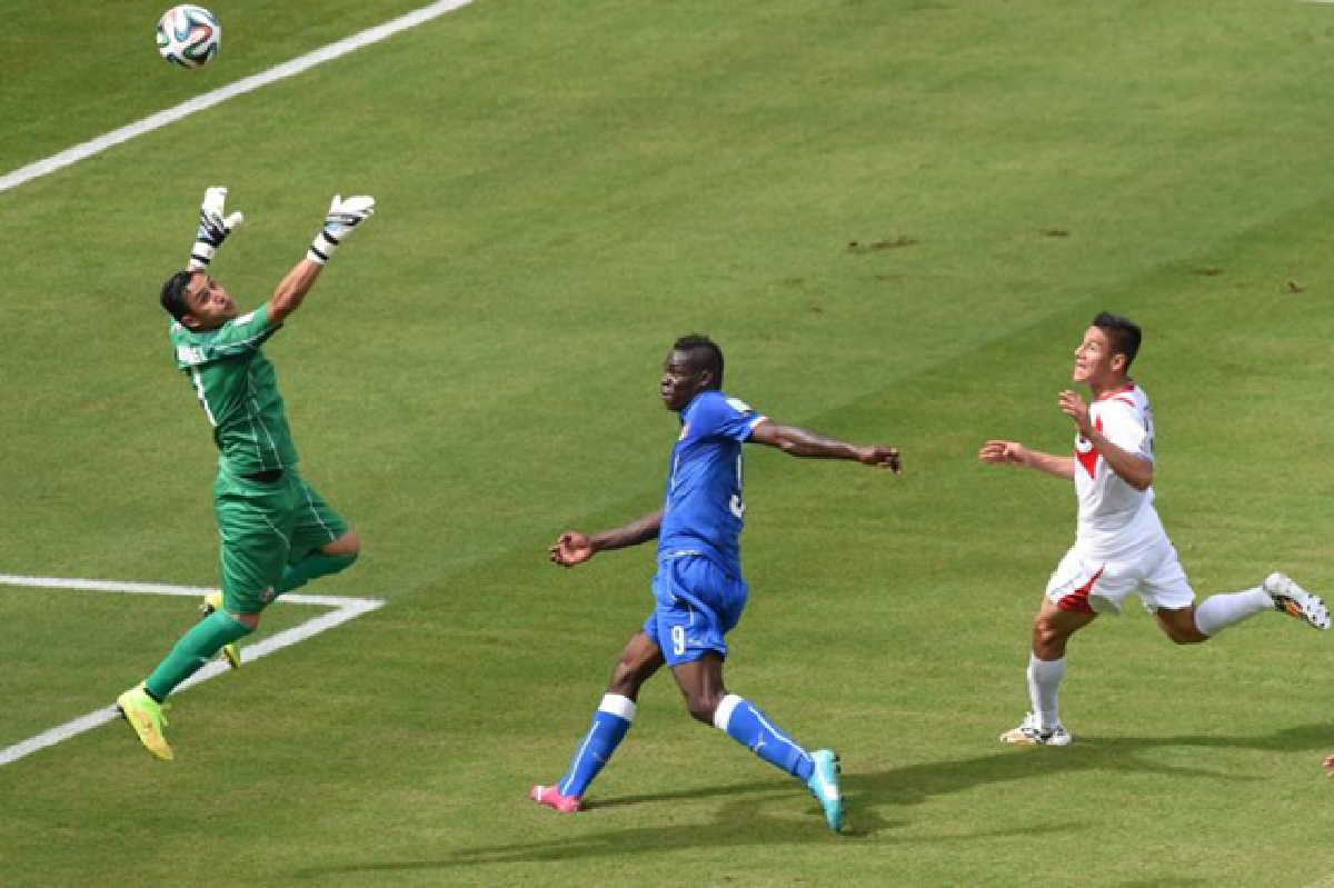 Costa Rica shocks Italy, France romps