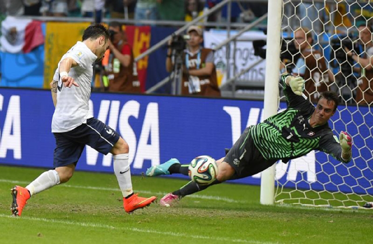Costa Rica shocks Italy, France romps