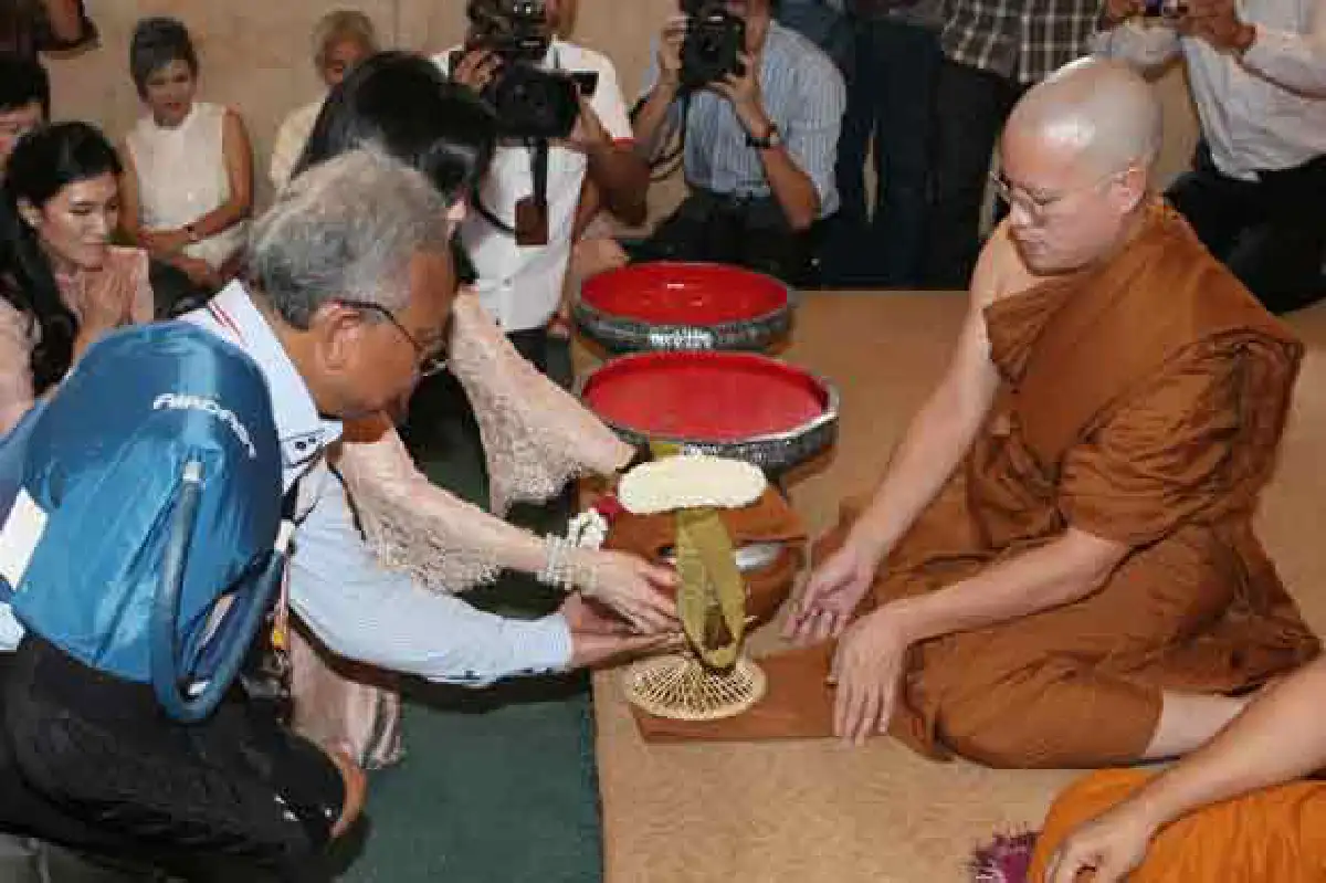 "เอกนัฎ"บวชวัดชลประทานฯ-มวลชนแห่ร่วม