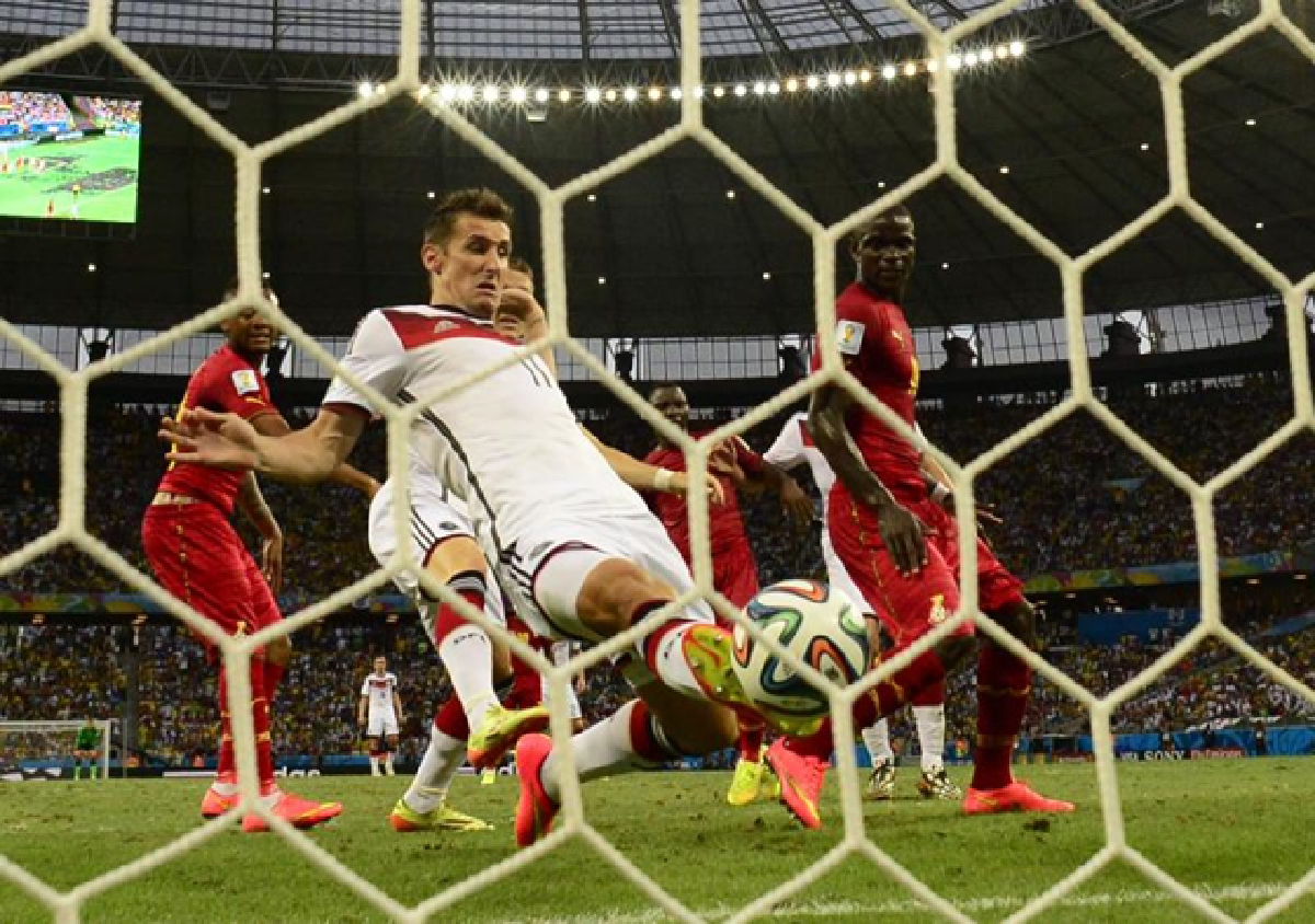 Giants struggle: Germany draws; Argentina gets last-gasp winner