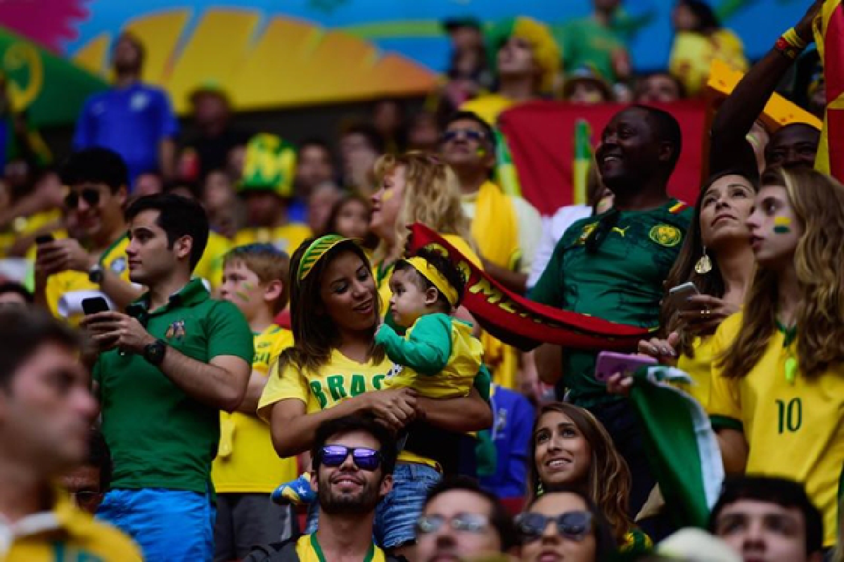 Brazil, Holland win to avoid a knockout clash