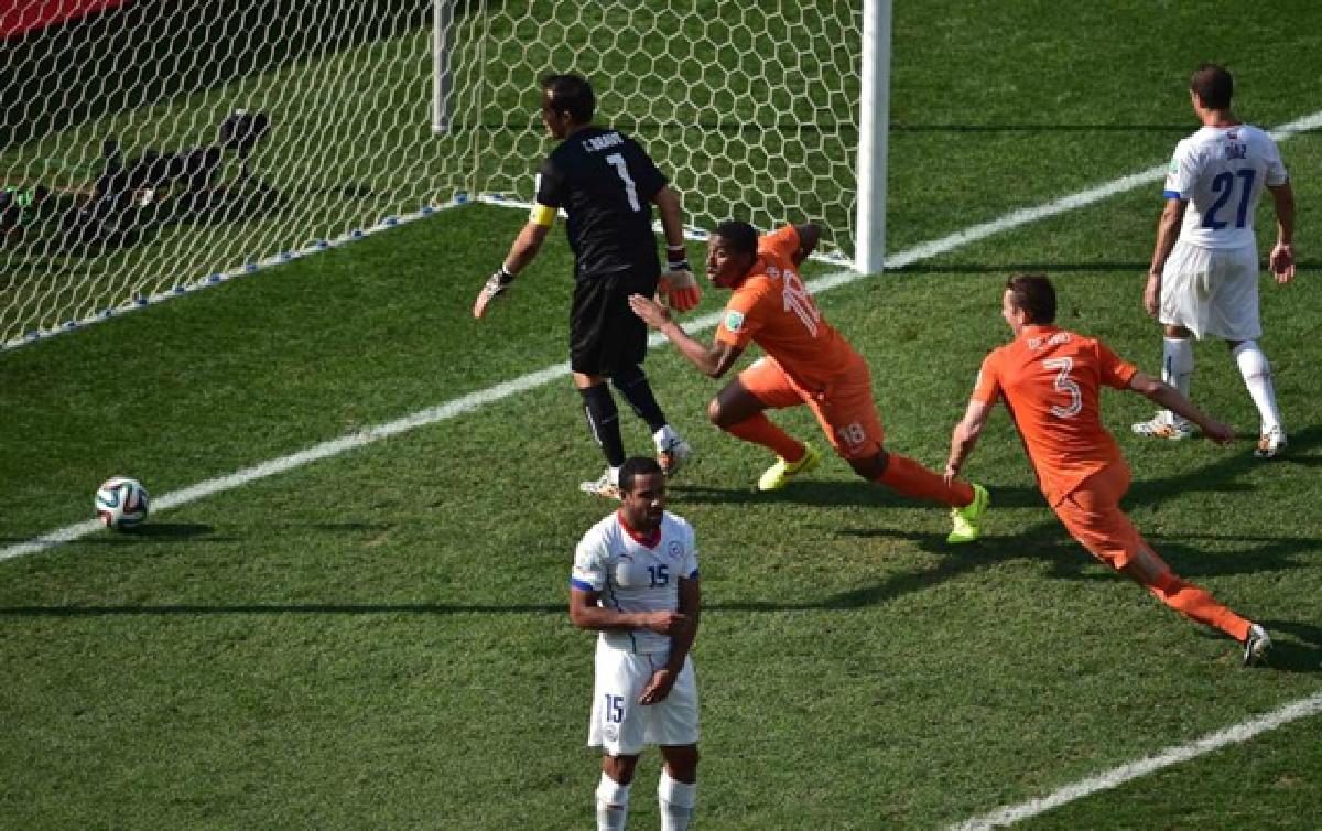 Brazil, Holland win to avoid a knockout clash