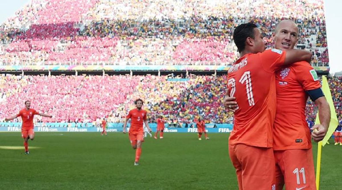 Brazil, Holland win to avoid a knockout clash